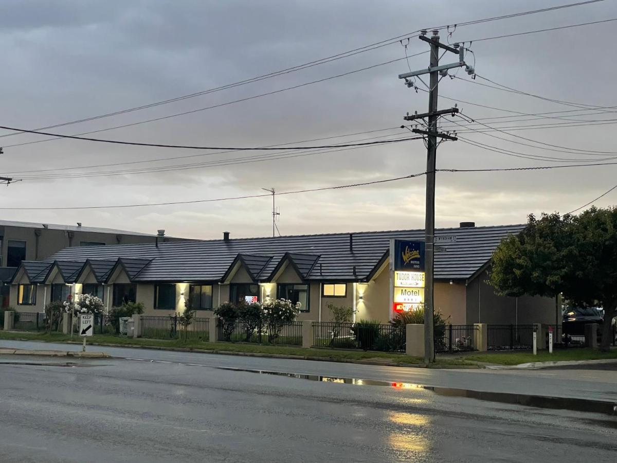 Tudor House Motel Shepparton Buitenkant foto