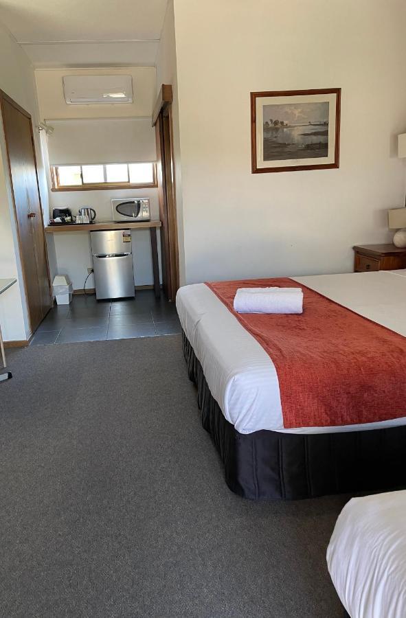 Tudor House Motel Shepparton Buitenkant foto