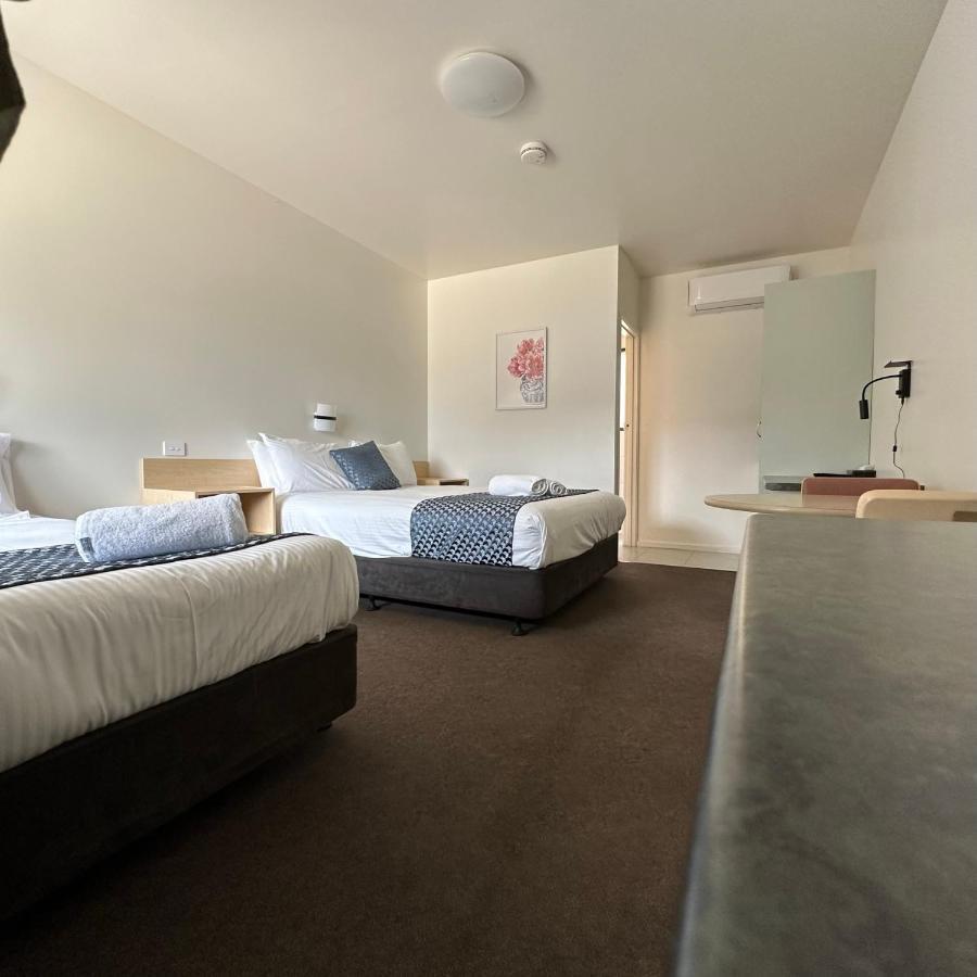 Tudor House Motel Shepparton Buitenkant foto