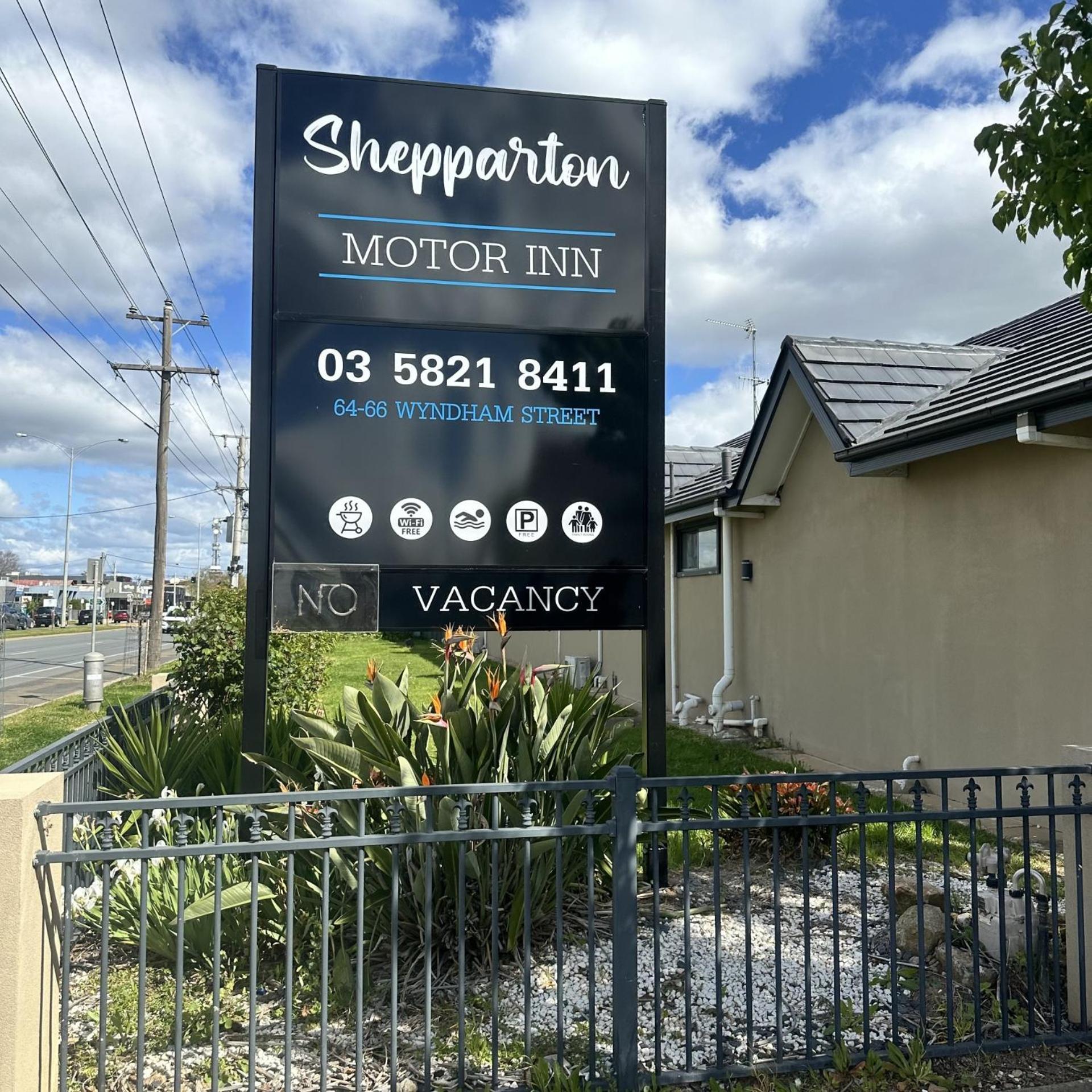 Tudor House Motel Shepparton Buitenkant foto