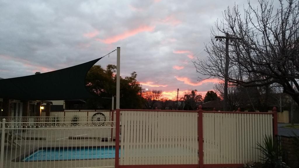Tudor House Motel Shepparton Buitenkant foto