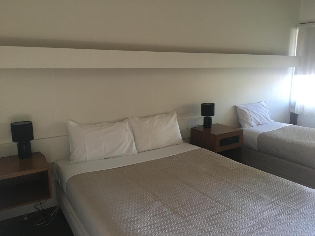 Tudor House Motel Shepparton Buitenkant foto