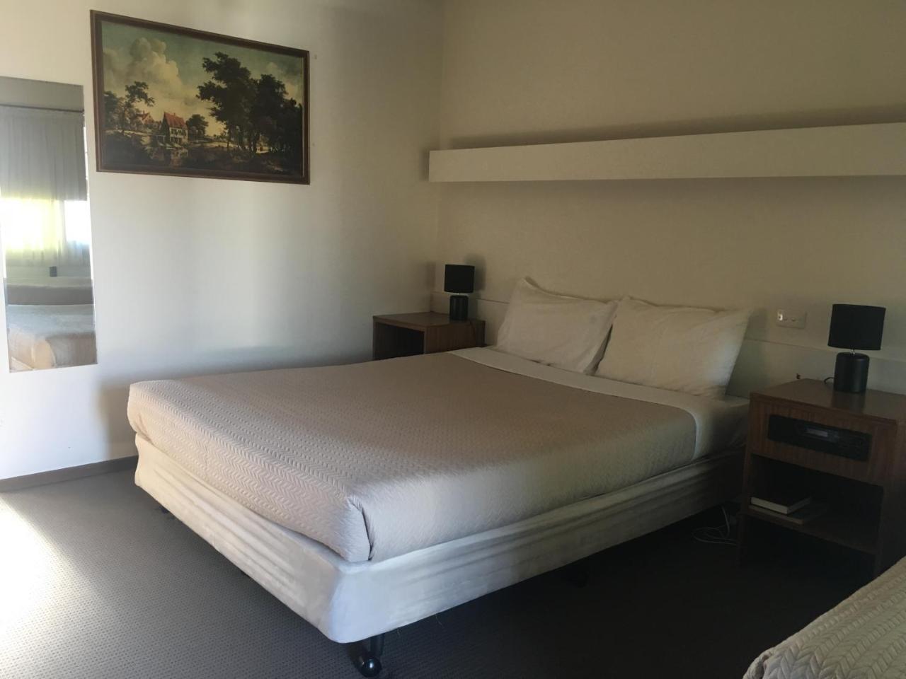 Tudor House Motel Shepparton Buitenkant foto